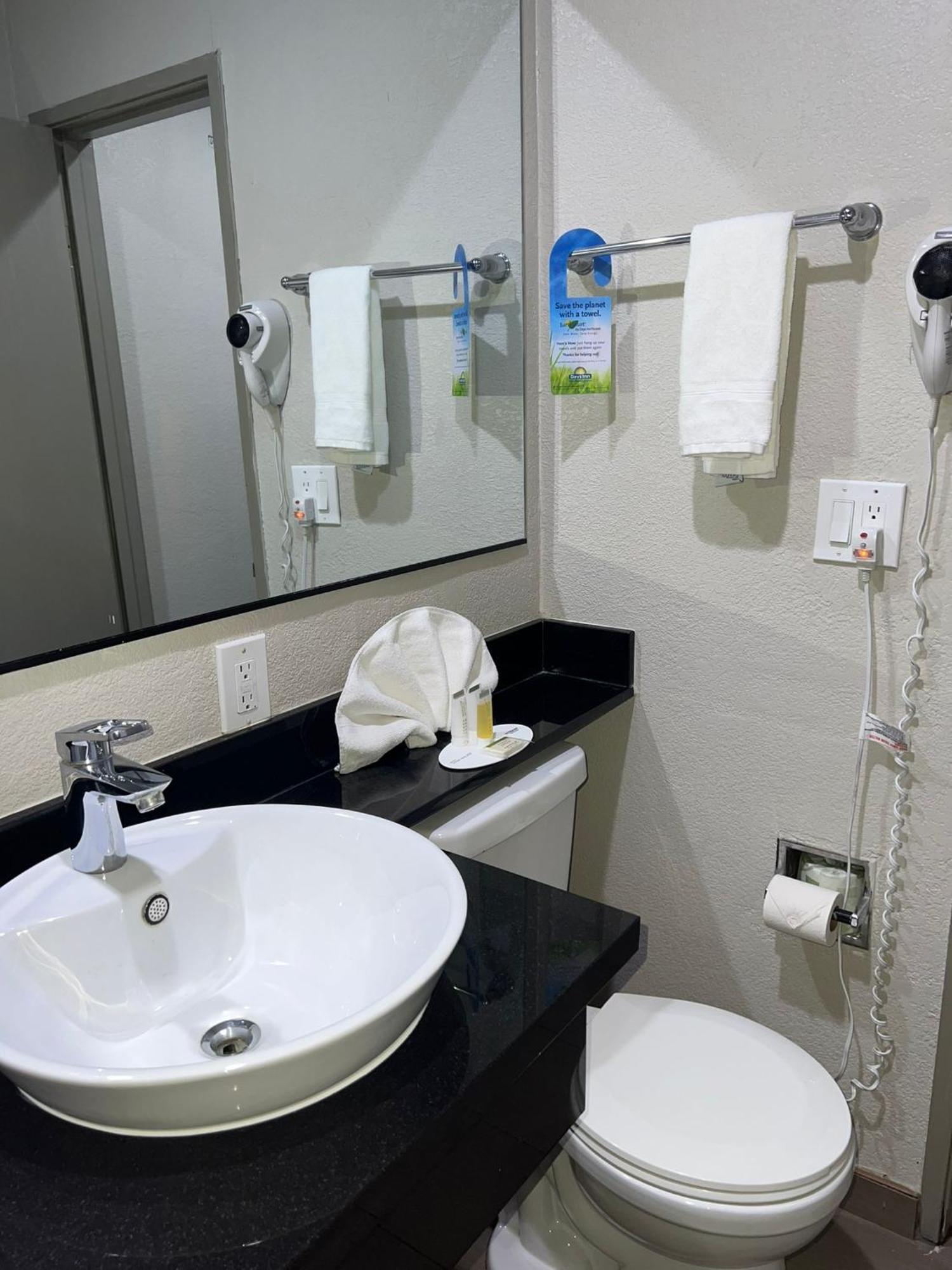 Days Inn By Wyndham El Centro Esterno foto